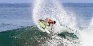 где серфить на бали