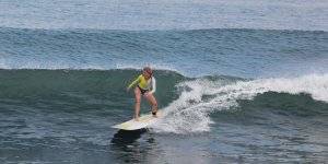 surf in Bali