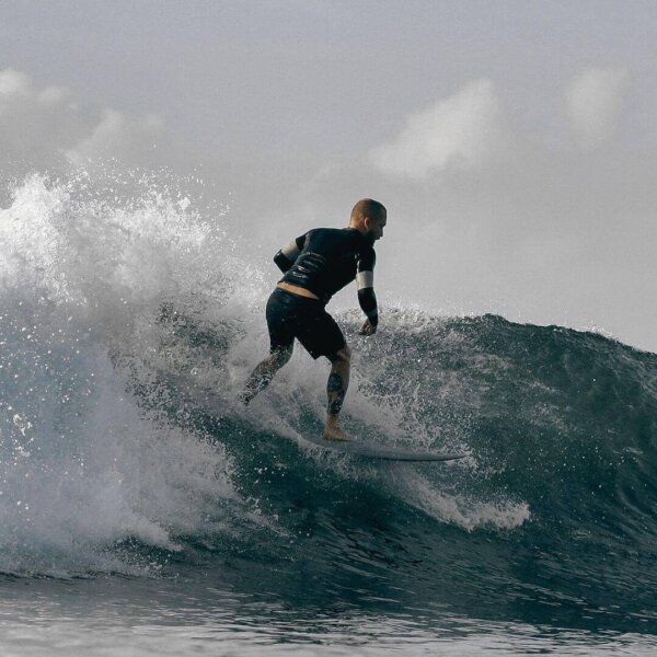 Surf-lessons-in-Bali