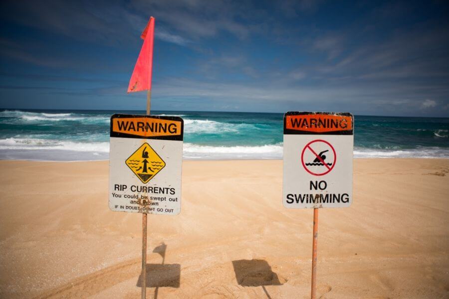 How to Spot a Rip Current, wind wave, foam, shore, seaweed, rip current
