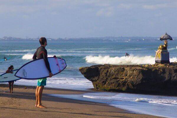 surfing bali