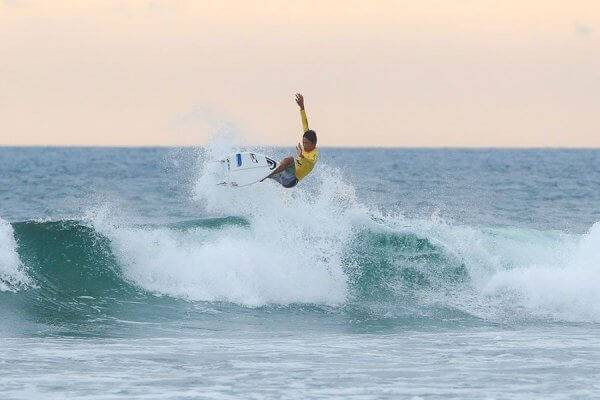 surfing in perenan